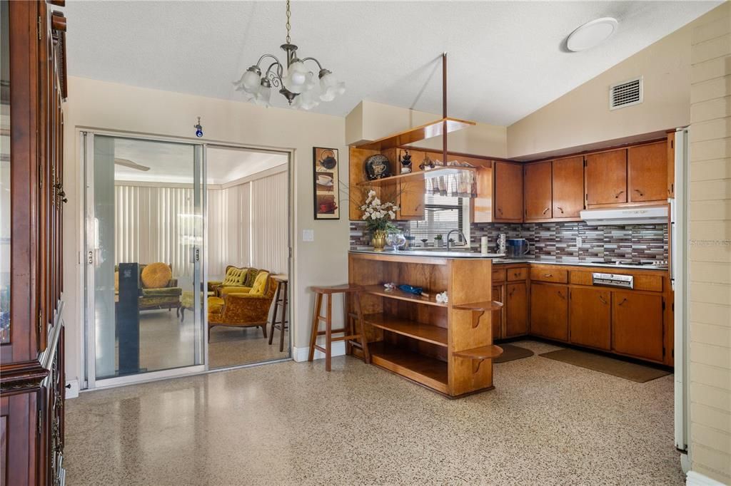 For Sale: $359,900 (2 beds, 1 baths, 1080 Square Feet)