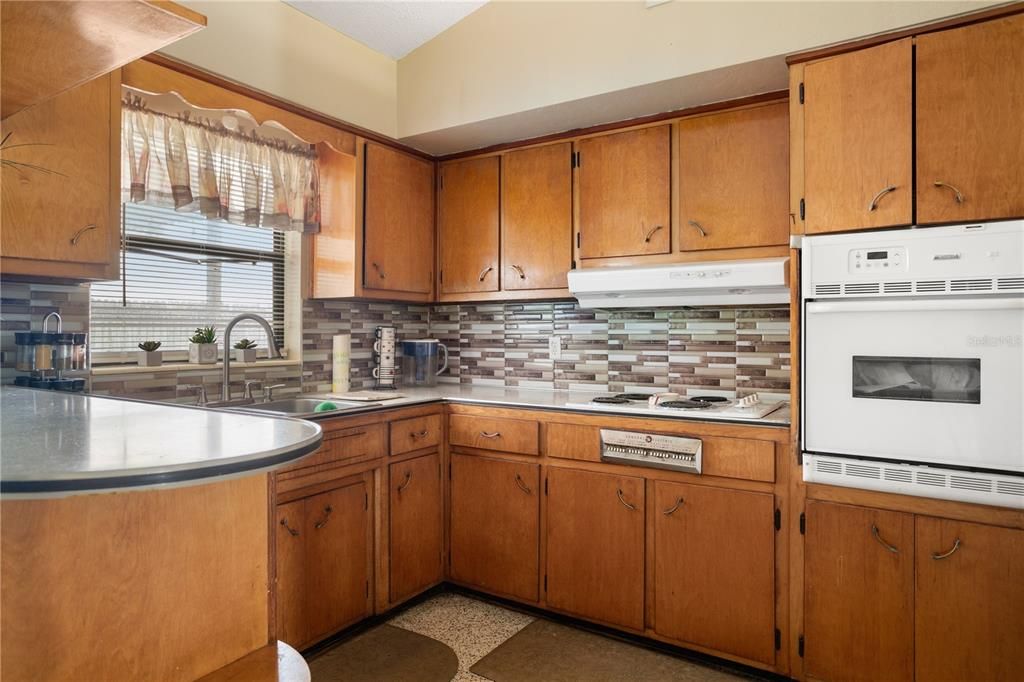 For Sale: $359,900 (2 beds, 1 baths, 1080 Square Feet)