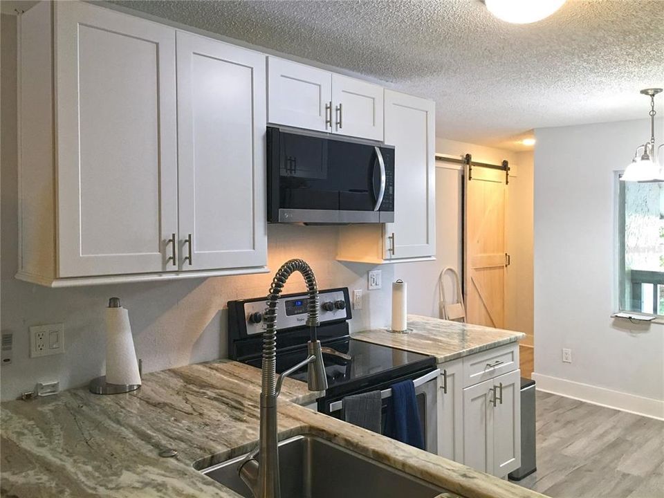 For Sale: $237,000 (2 beds, 2 baths, 960 Square Feet)