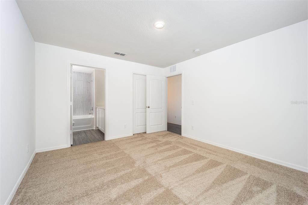 For Sale: $294,900 (2 beds, 2 baths, 1147 Square Feet)