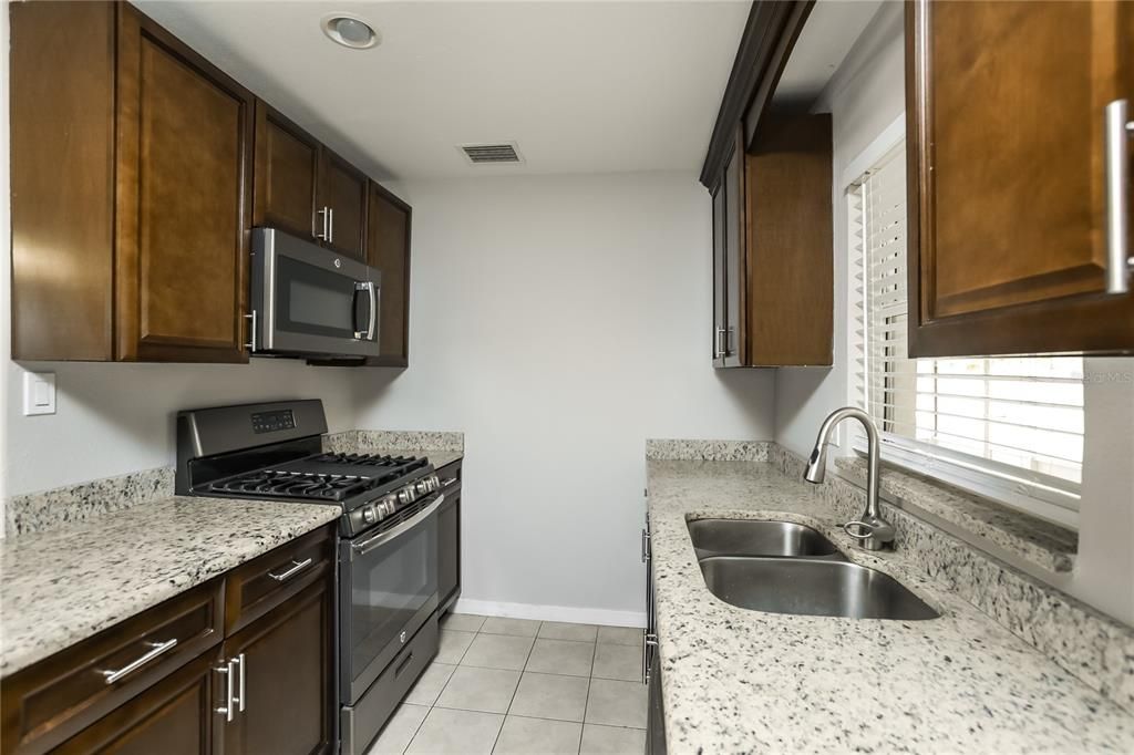 For Rent: $2,095 (3 beds, 2 baths, 1367 Square Feet)