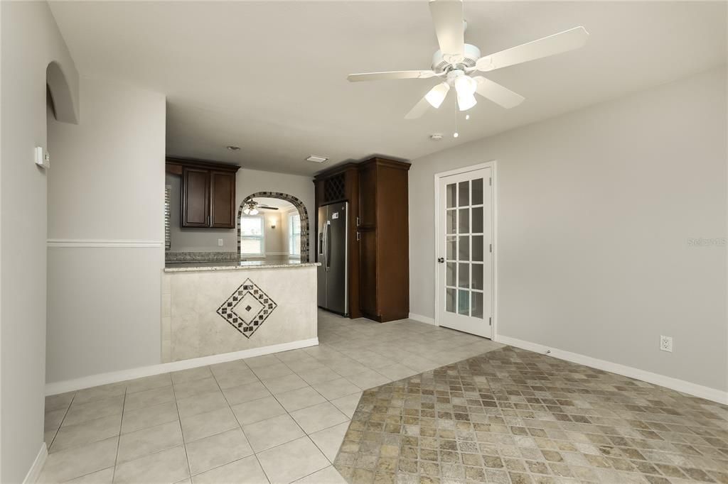 For Rent: $2,095 (3 beds, 2 baths, 1367 Square Feet)