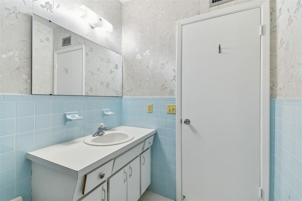 For Sale: $179,500 (2 beds, 2 baths, 1400 Square Feet)