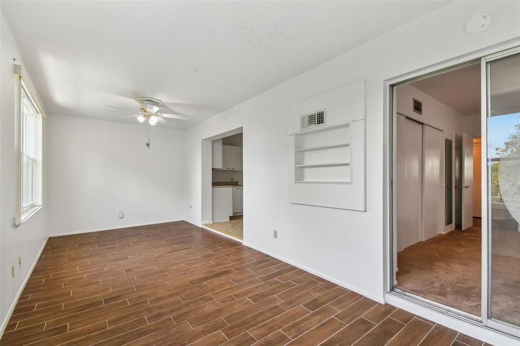 For Sale: $179,500 (2 beds, 2 baths, 1400 Square Feet)