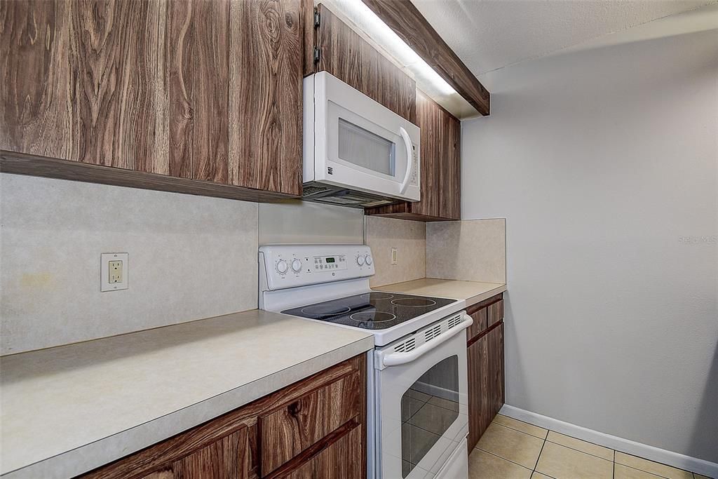For Sale: $286,000 (2 beds, 2 baths, 1344 Square Feet)