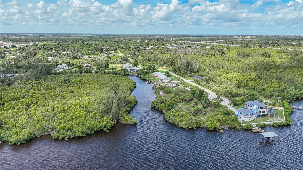 На продажу: $169,900 (0.31 acres)