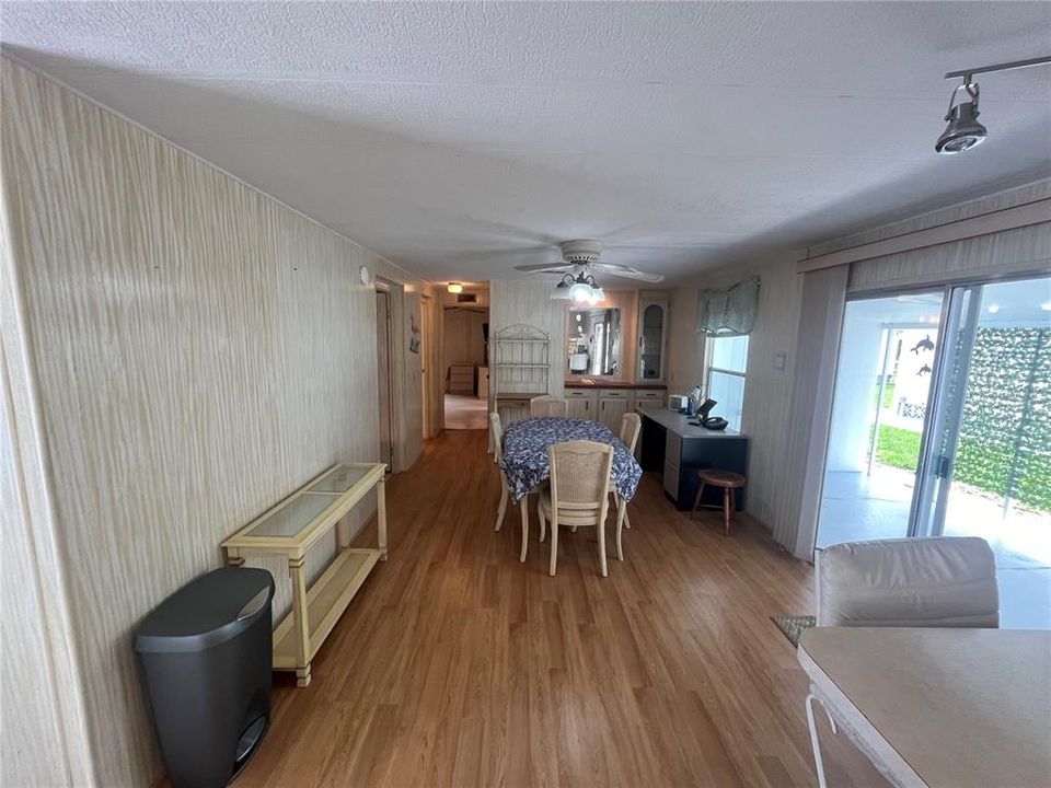 For Sale: $185,000 (2 beds, 2 baths, 1368 Square Feet)