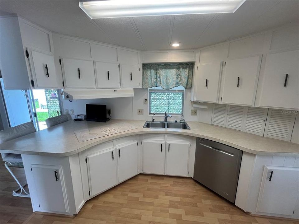 For Sale: $185,000 (2 beds, 2 baths, 1368 Square Feet)