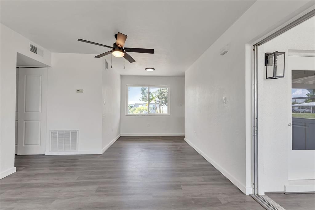 Living room/dining area