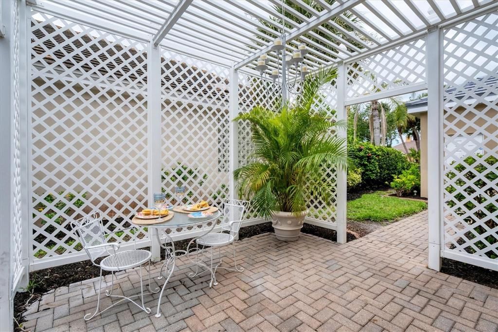 garden arbor for entertaining off kitchen