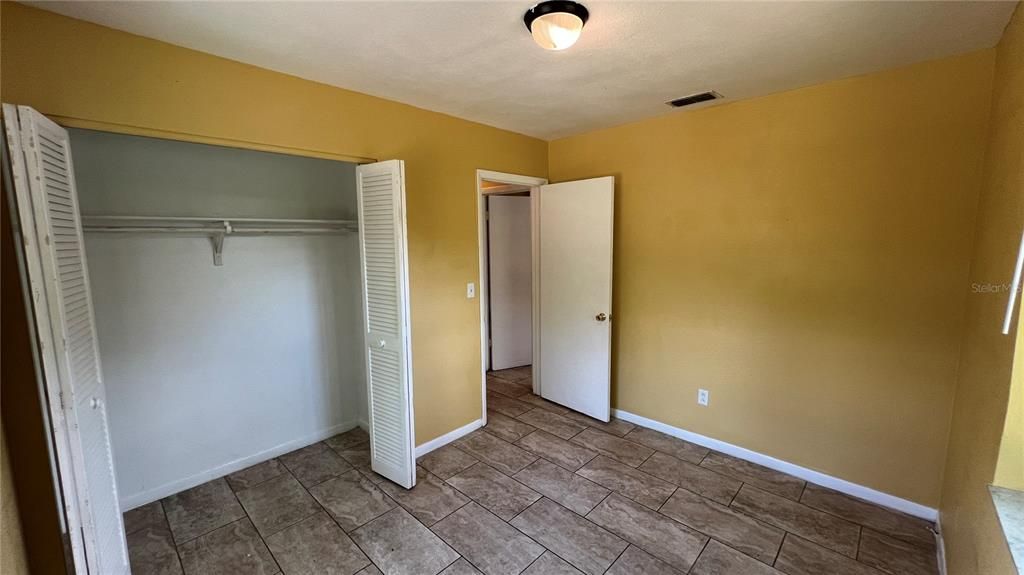 For Rent: $1,700 (4 beds, 1 baths, 974 Square Feet)
