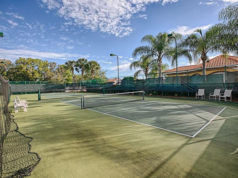 TENNIS & PICKLEBALL COURTS