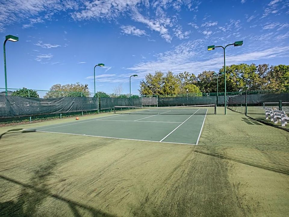 TENNIS & PICKLEBALL COURTS