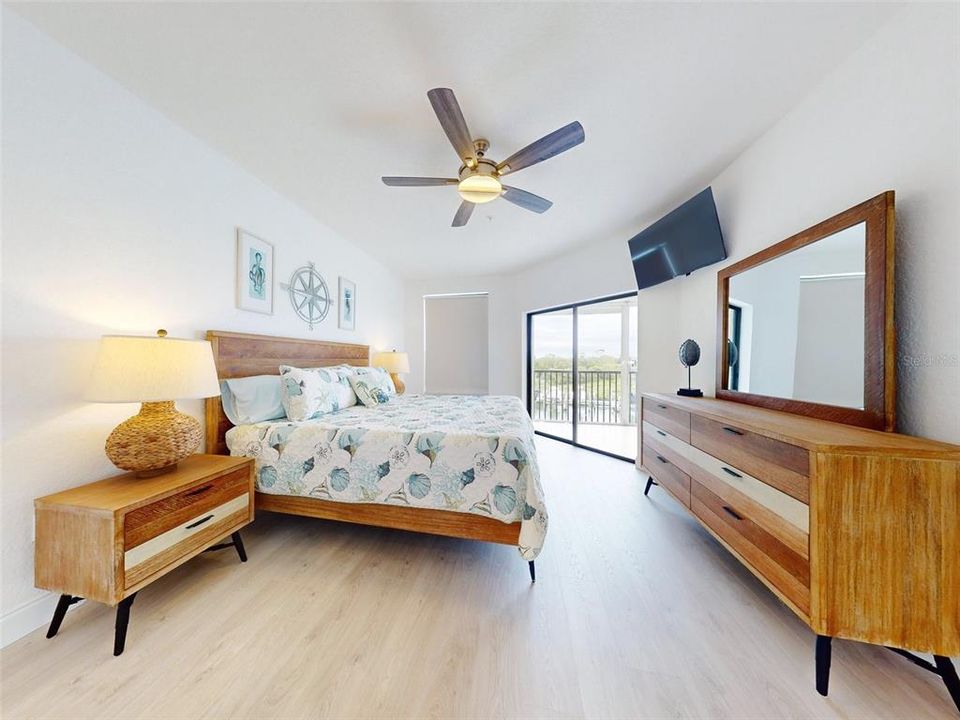 For Sale: $649,000 (2 beds, 2 baths, 1454 Square Feet)