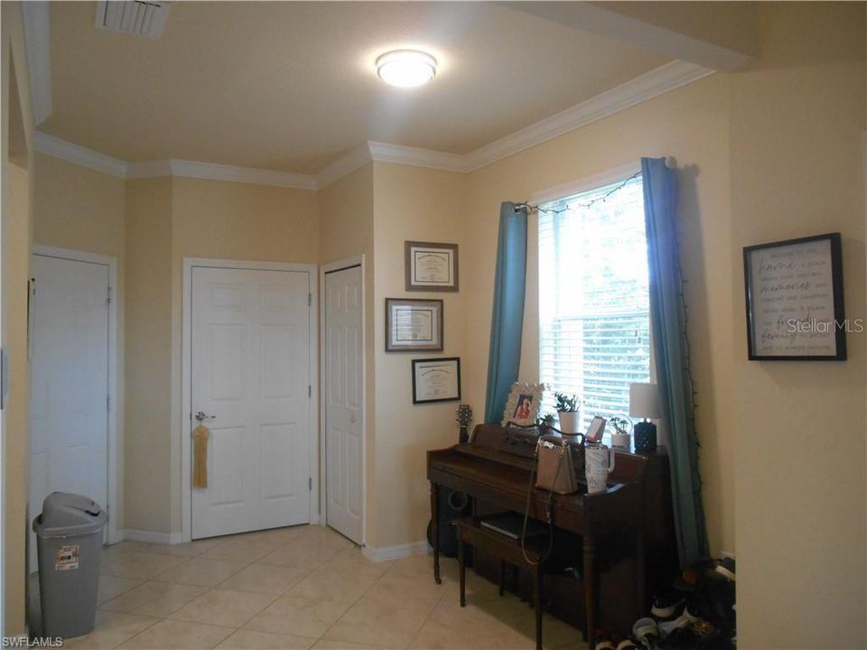 For Sale: $335,000 (3 beds, 2 baths, 1934 Square Feet)