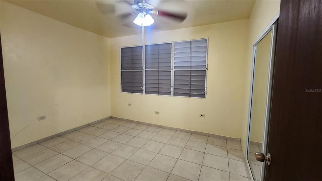 Activo con contrato: $325,000 (3 camas, 2 baños, 2279 Pies cuadrados)