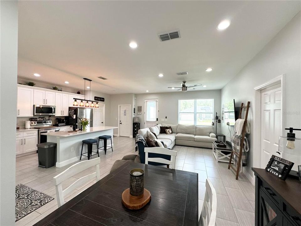 For Sale: $342,000 (3 beds, 2 baths, 1358 Square Feet)