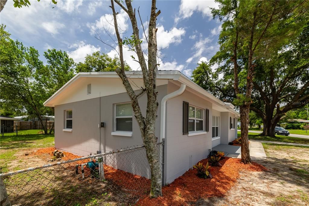 Active With Contract: $264,990 (3 beds, 2 baths, 1000 Square Feet)