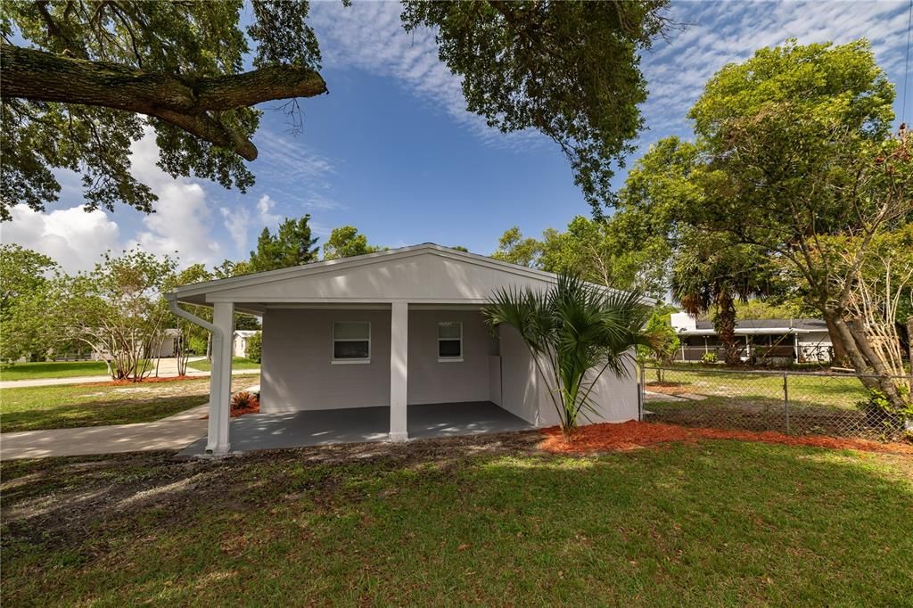 Active With Contract: $264,990 (3 beds, 2 baths, 1000 Square Feet)