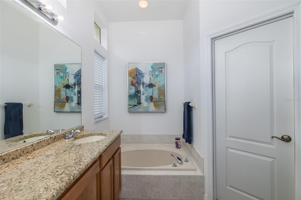 For Sale: $469,900 (2 beds, 2 baths, 1678 Square Feet)