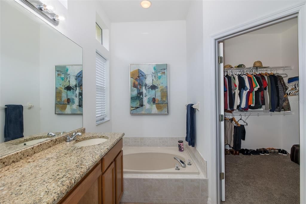 Active With Contract: $449,900 (3 beds, 2 baths, 1678 Square Feet)