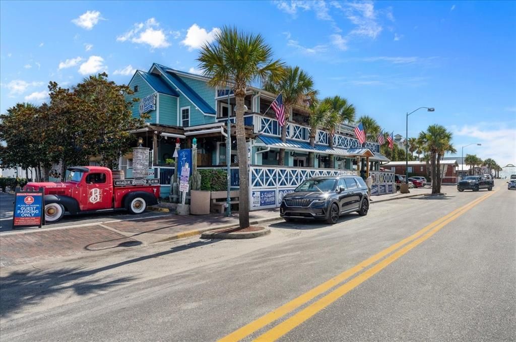 For Sale: $499,000 (3 beds, 1 baths, 908 Square Feet)