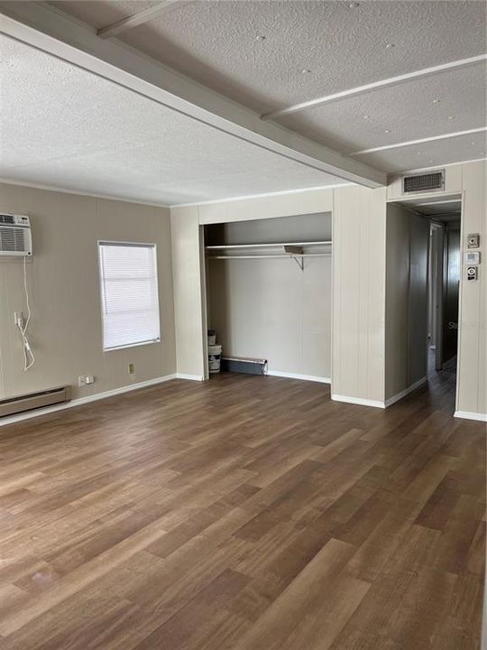 Active With Contract: $118,900 (2 beds, 2 baths, 982 Square Feet)