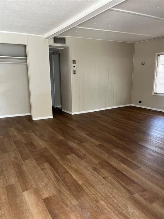 Active With Contract: $118,900 (2 beds, 2 baths, 982 Square Feet)