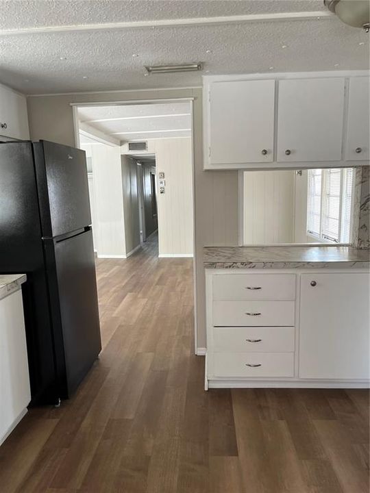 Active With Contract: $118,900 (2 beds, 2 baths, 982 Square Feet)