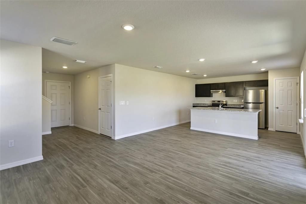 For Sale: $334,900 (3 beds, 2 baths, 1384 Square Feet)