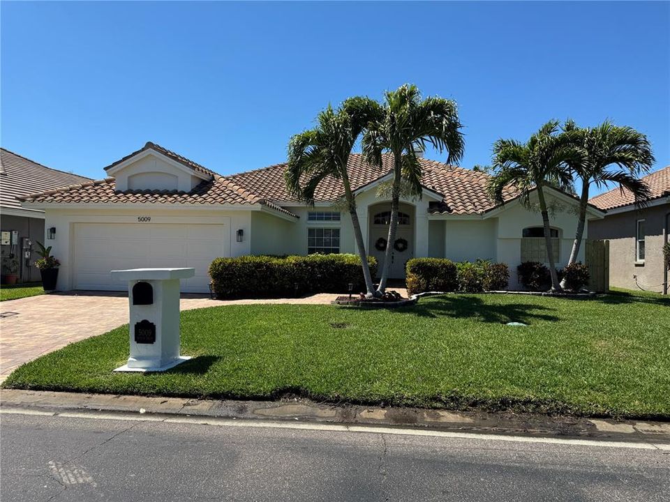 Recently Sold: $1,050,000 (4 beds, 2 baths, 2128 Square Feet)