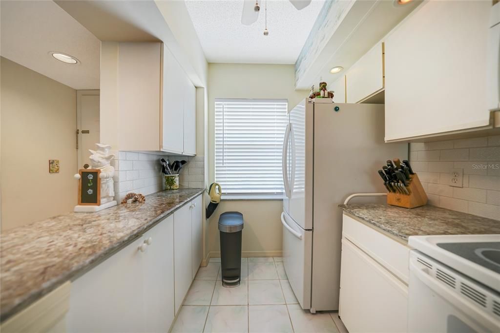 For Sale: $264,995 (2 beds, 2 baths, 1106 Square Feet)