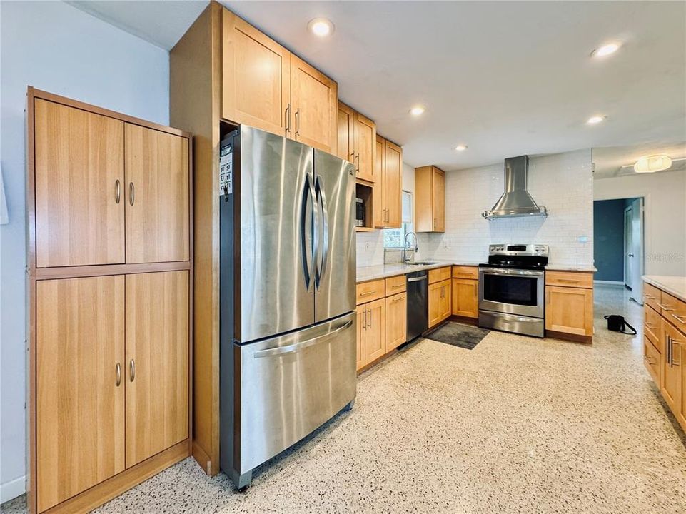 For Sale: $375,000 (2 beds, 1 baths, 1280 Square Feet)