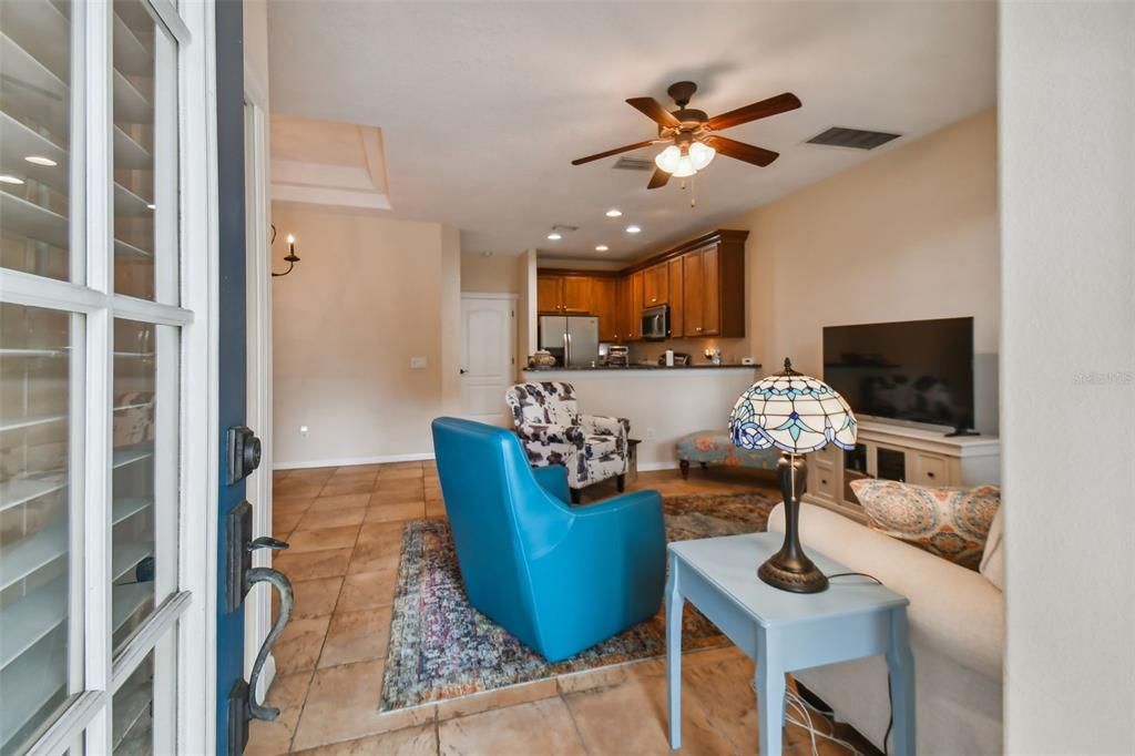 For Sale: $289,000 (2 beds, 2 baths, 971 Square Feet)