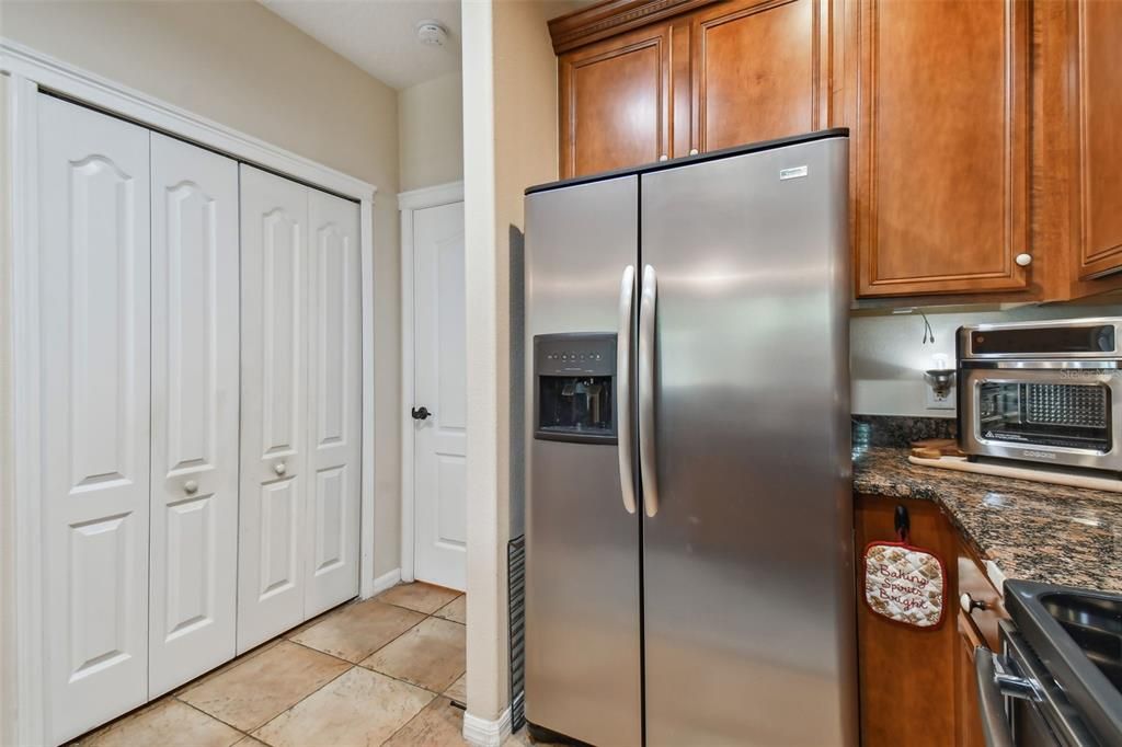 For Sale: $289,000 (2 beds, 2 baths, 971 Square Feet)