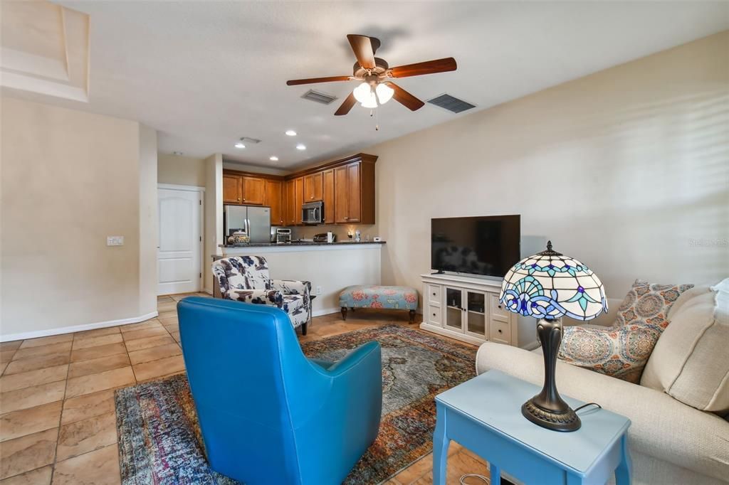 Active With Contract: $265,000 (2 beds, 2 baths, 971 Square Feet)