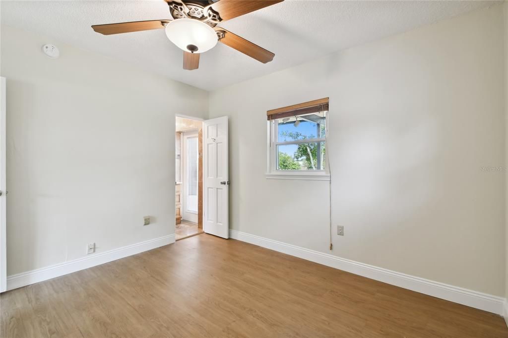 Active With Contract: $440,000 (3 beds, 2 baths, 1547 Square Feet)