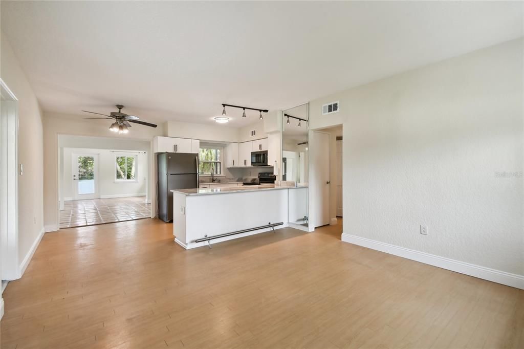 Active With Contract: $440,000 (3 beds, 2 baths, 1547 Square Feet)