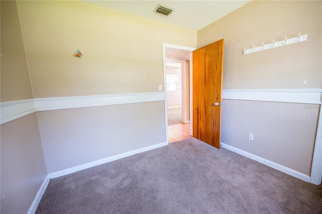 Active With Contract: $139,900 (3 beds, 1 baths, 1362 Square Feet)