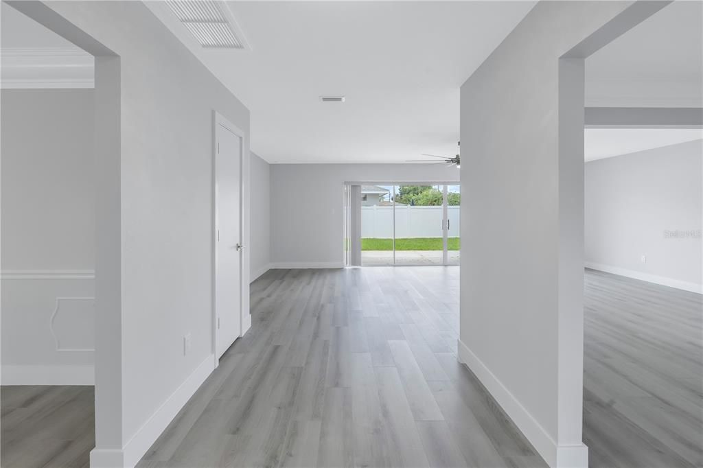 En Venta: $979,900 (5 camas, 3 baños, 3044 Pies cuadrados)