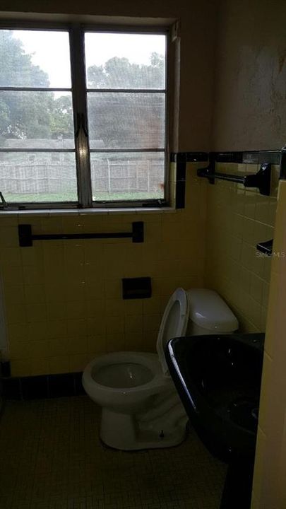 Activo con contrato: $290,000 (3 camas, 1 baños, 1200 Pies cuadrados)