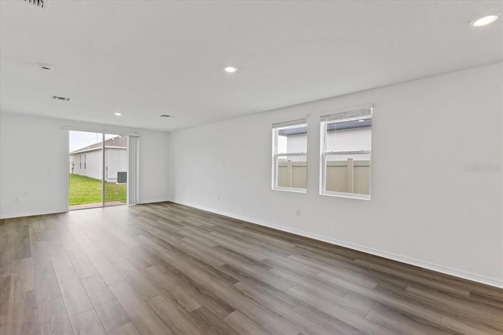 Active With Contract: $290,000 (4 beds, 2 baths, 1607 Square Feet)