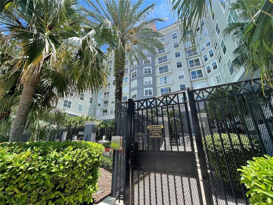 Active With Contract: $2,200 (1 beds, 1 baths, 1015 Square Feet)