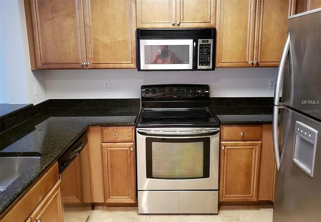 Active With Contract: $2,200 (1 beds, 1 baths, 1015 Square Feet)