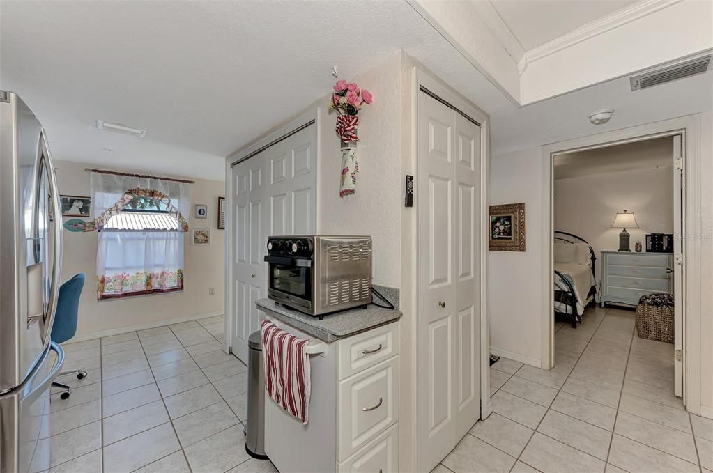 For Sale: $229,900 (2 beds, 2 baths, 1230 Square Feet)