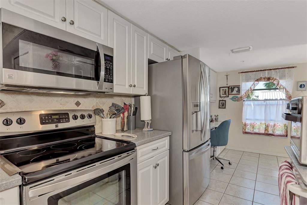 For Sale: $229,900 (2 beds, 2 baths, 1230 Square Feet)