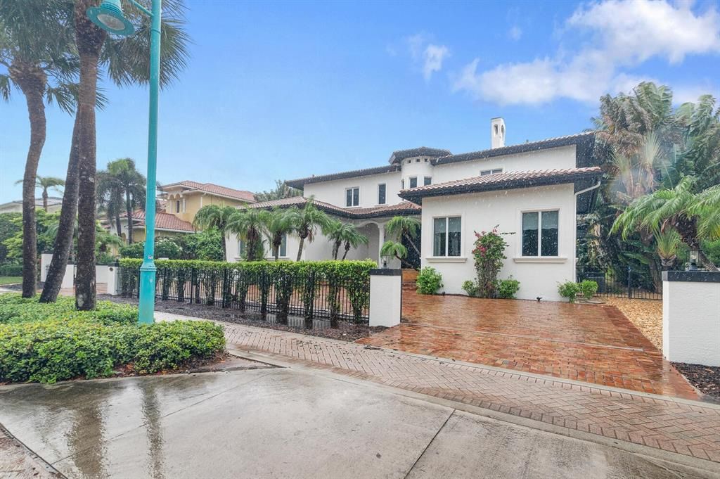 For Sale: $5,499,000 (6 beds, 6 baths, 8657 Square Feet)