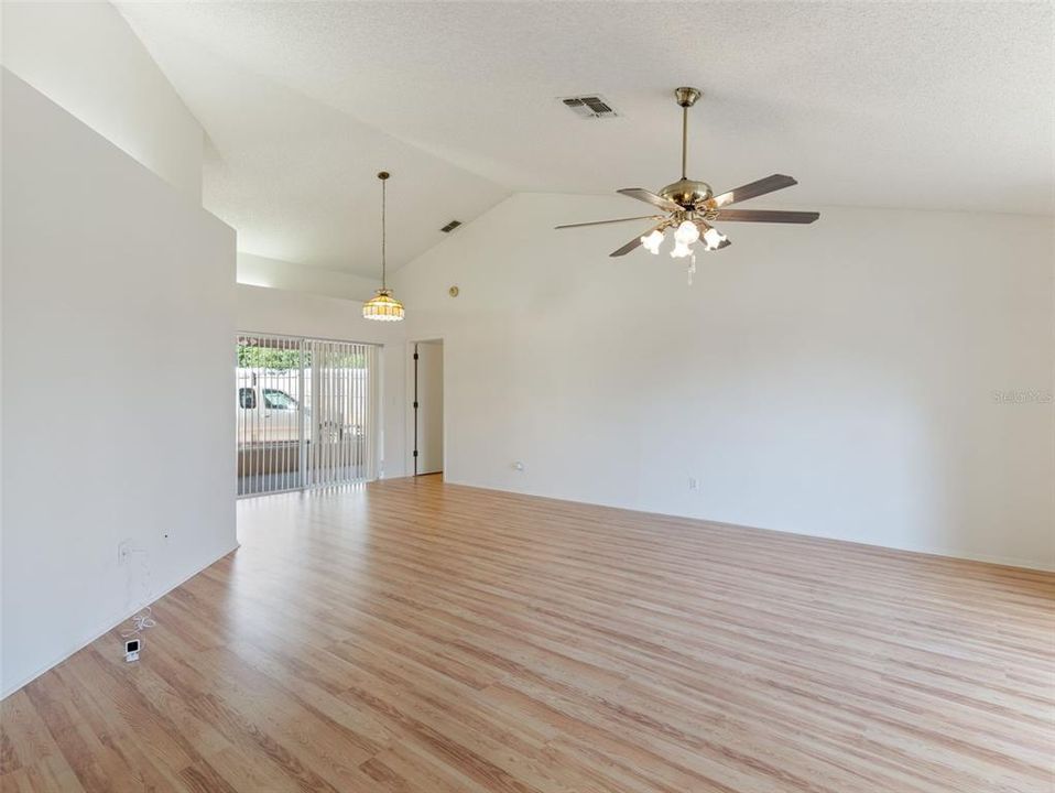 Active With Contract: $299,000 (3 beds, 2 baths, 1584 Square Feet)