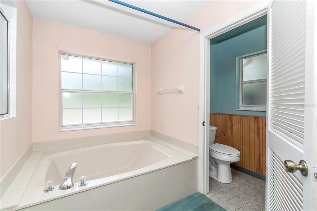 待售: $360,000 (3 贝兹, 2 浴室, 2246 平方英尺)