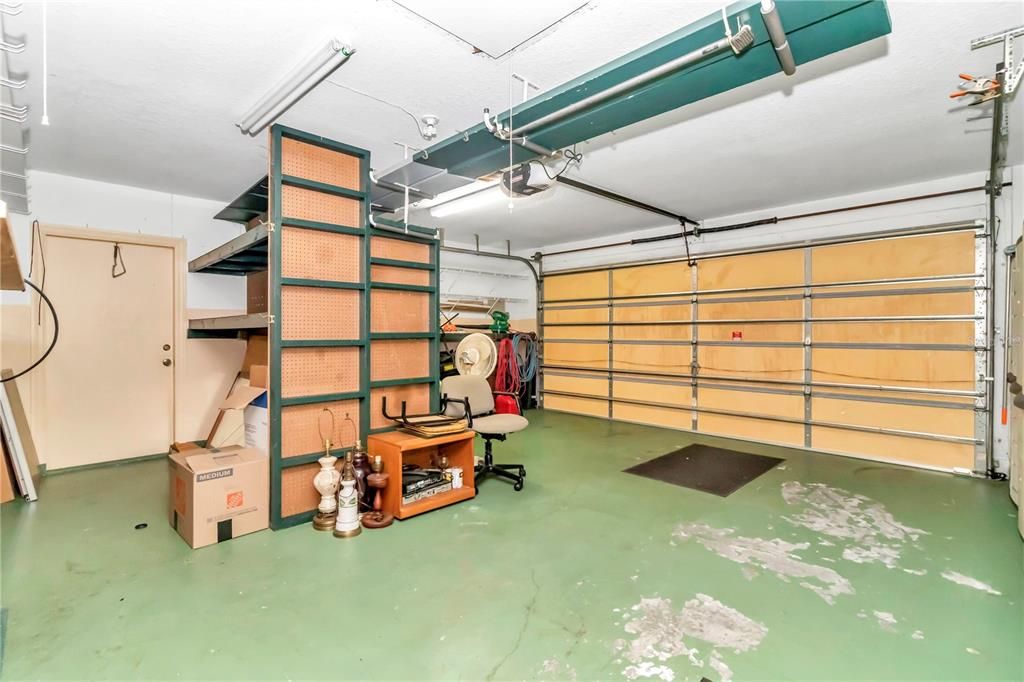 Garage w/Shelving